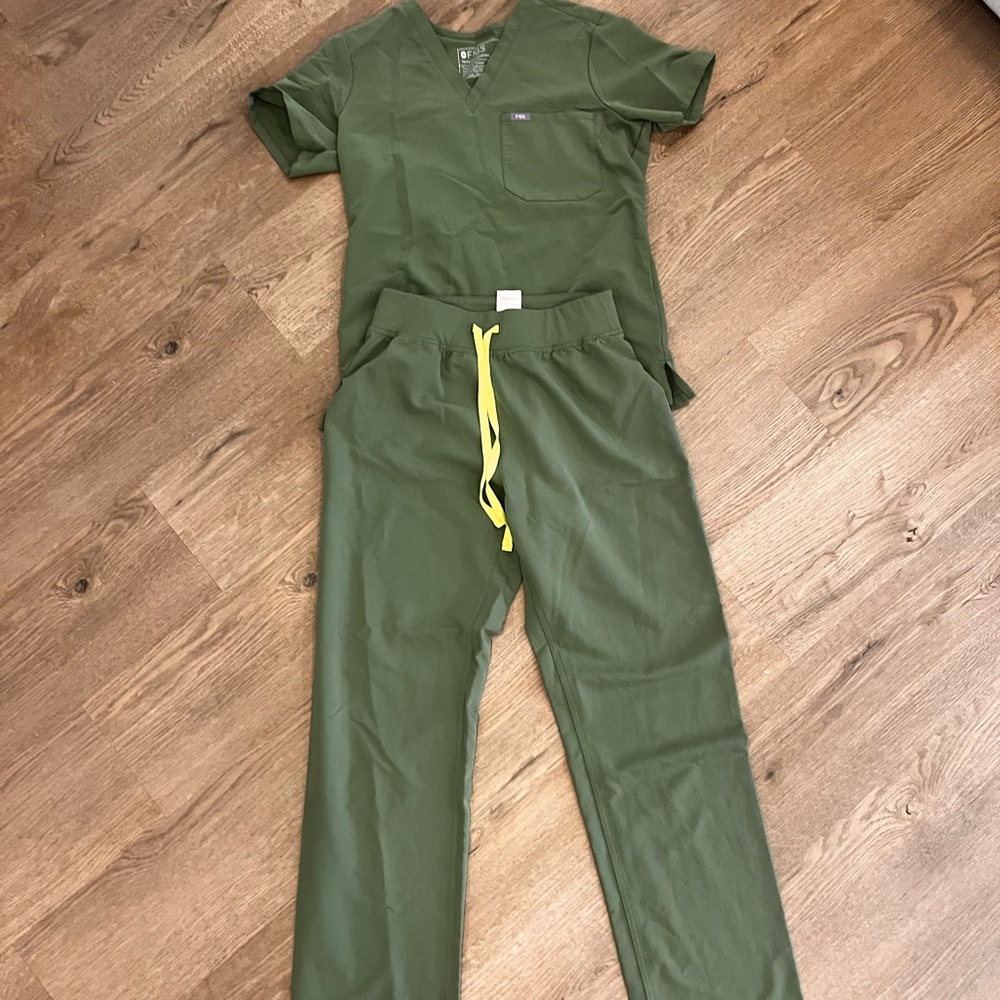 Figs Olive Green Women's Jogger Set with Yellow Drawstring